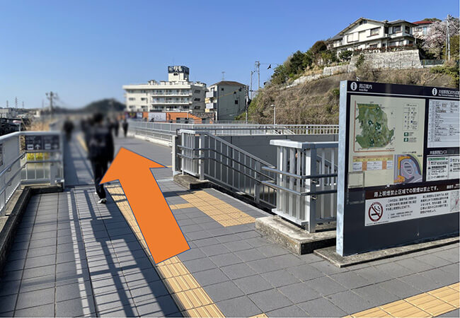 大船駅からバス停までの行き方03