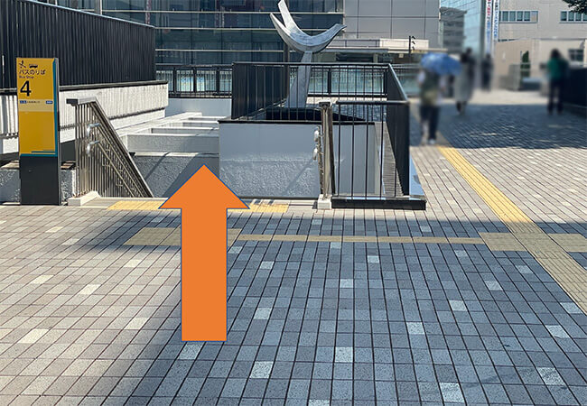 藤沢駅からバス停までの行き方03